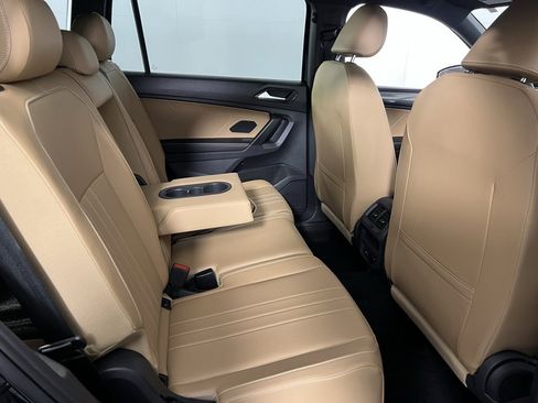 Used 2023 Volkswagen Tiguan SE image 32