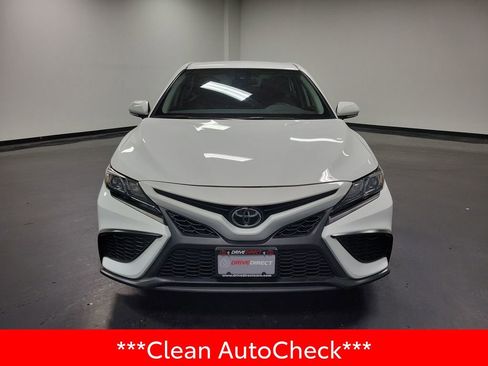 Used 2023 Toyota Camry SE image 3