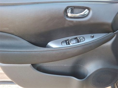 Used 2023 Nissan Leaf S image 12