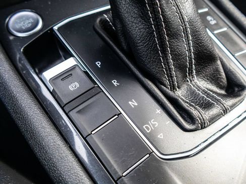 Used 2021 Volkswagen Tiguan SE FWD image 25