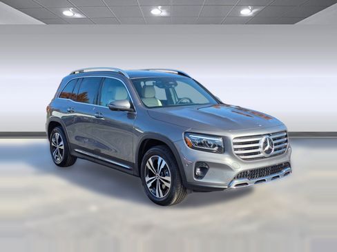 Used 2026 Mercedes-Benz GLB 250 4MATIC image 5