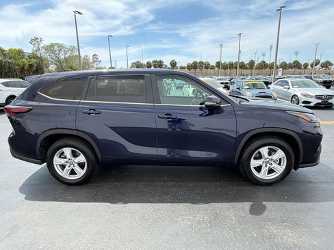 Used 2025 Toyota Highlander LE image 8