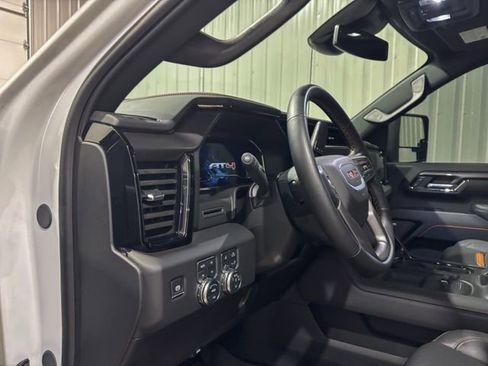 Used 2025 GMC Sierra 2500 AT4 w/ AT4 Preferred Package image 12