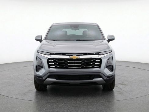 Used 2025 Chevrolet Equinox LT FWD image 2