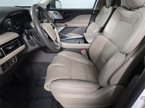 Certified 2023 Lincoln Aviator Reserve w/ Equipment Group 201A image 11
