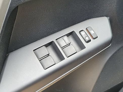 Used 2018 Toyota RAV4 LE FWD image 14