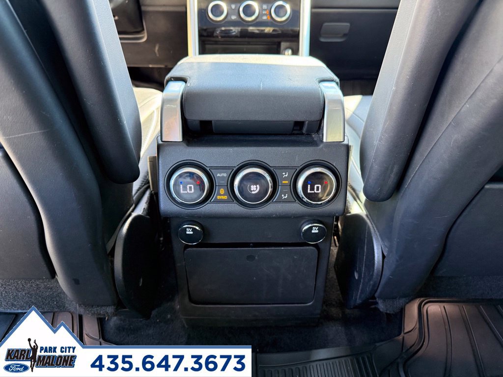 Used 2017 Land Rover Discovery HSE AWD/4WD image 29