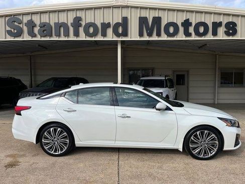Used 2023 Nissan Altima 2.5 SL FWD image 1