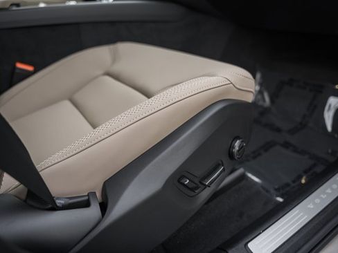 New 2026 Volvo XC60 B5 Plus w/ Protection Package Premier image 34