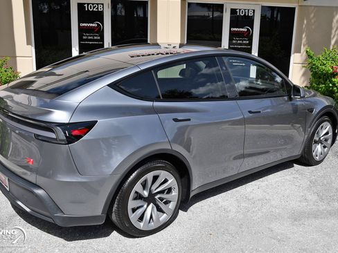 Used 2026 Tesla Model Y AWD image 14