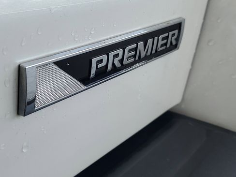 Used 2018 Chevrolet Suburban Premier RWD image 5