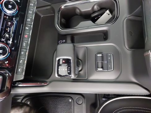 Used 2024 GMC Sierra 1500 AT4X image 22