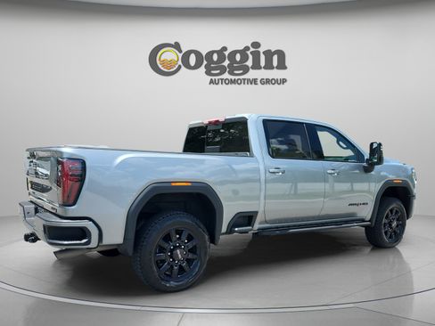Used 2026 GMC Sierra 2500 AT4 w/ AT4 Premium Plus Package AWD/4WD image 5