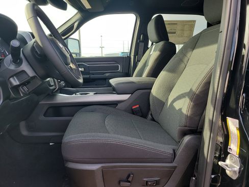 New 2026 RAM 2500 Big Horn AWD/4WD image 13