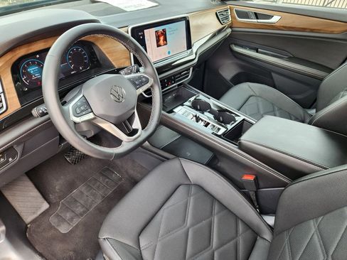 Certified 2025 Volkswagen Atlas SE AWD/4WD image 10