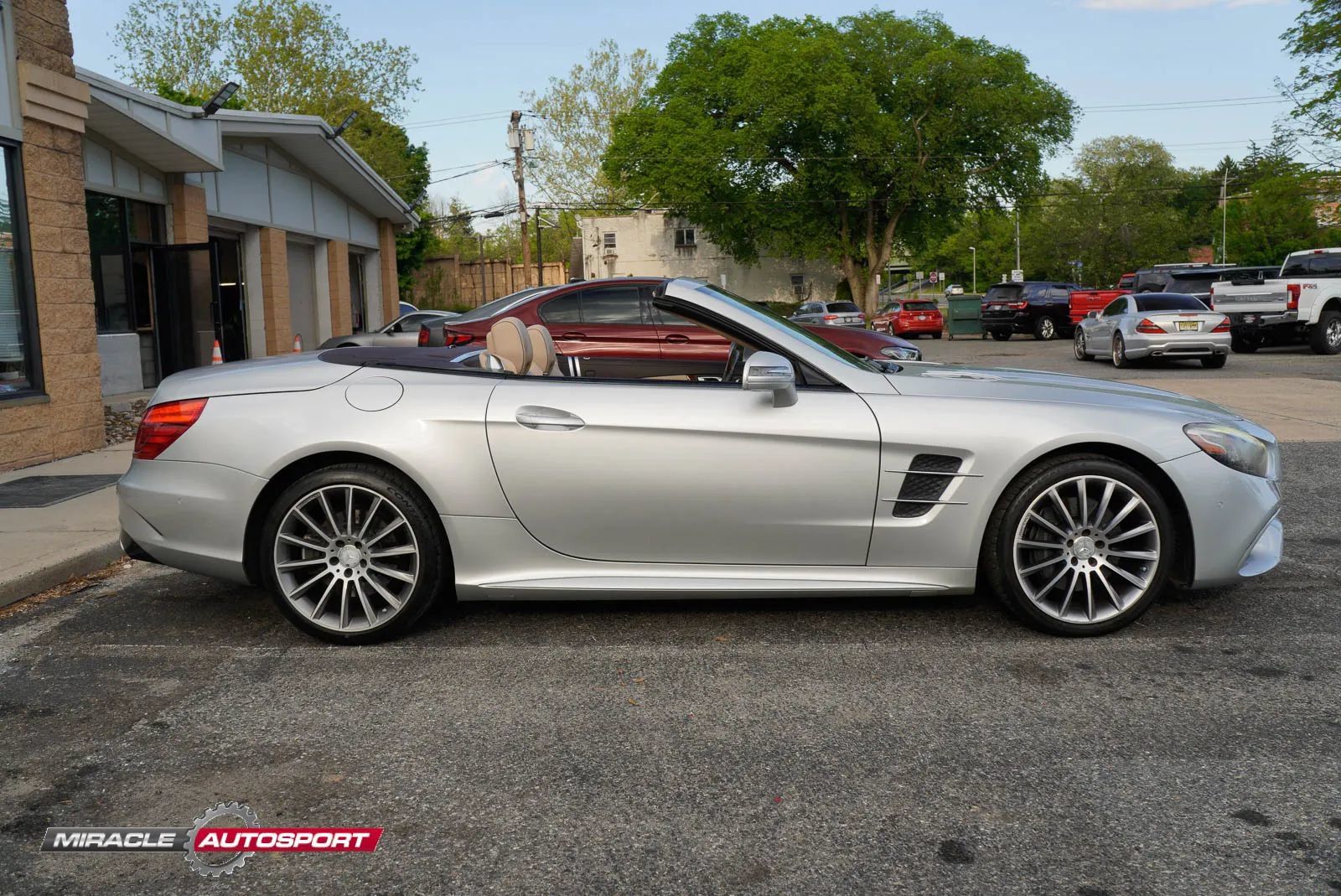 Used 2017 Mercedes-Benz SL 550 image 8