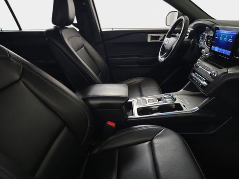 Used 2020 Ford Explorer XLT w/ Equipment Group 202A image 10