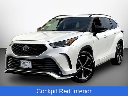 Used 2022 Toyota Highlander XSE AWD/4WD image 3