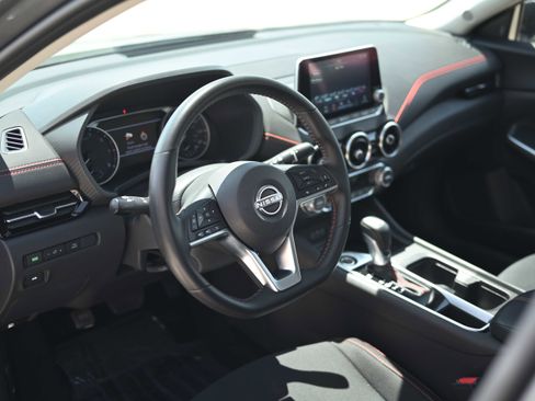 Used 2025 Nissan Sentra SR FWD image 7