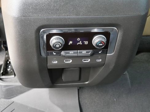 Used 2023 Chevrolet Suburban Premier w/ Advanced Technology Package AWD/4WD image 16