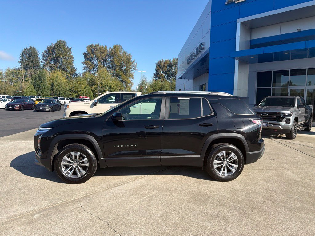 Used 2025 Chevrolet Equinox LT w/ Convenience Package II AWD/4WD image 2