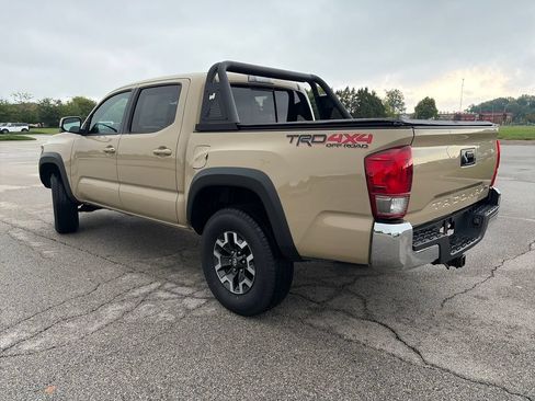 Used 2017 Toyota Tacoma TRD Off-Road w/ Tow Package (A/T) AWD/4WD image 5