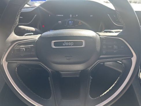 Used 2023 Jeep Grand Cherokee L Laredo image 7