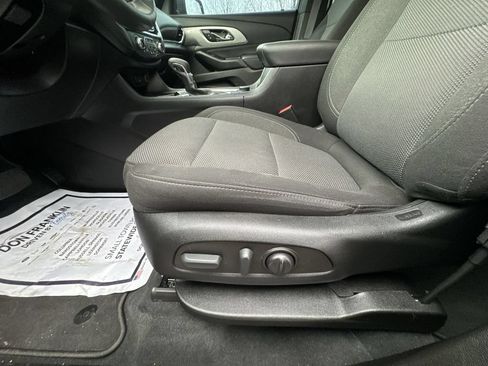 Used 2023 Chevrolet Traverse LT FWD image 12