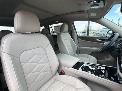 New 2026 Volkswagen Atlas SE FWD image 9