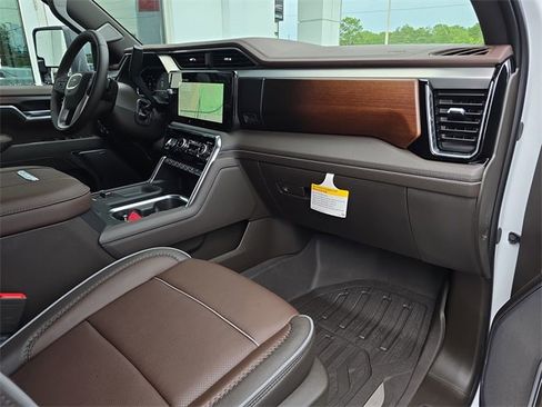 New 2025 GMC Sierra 2500 Denali w/ Denali Reserve Package image 12
