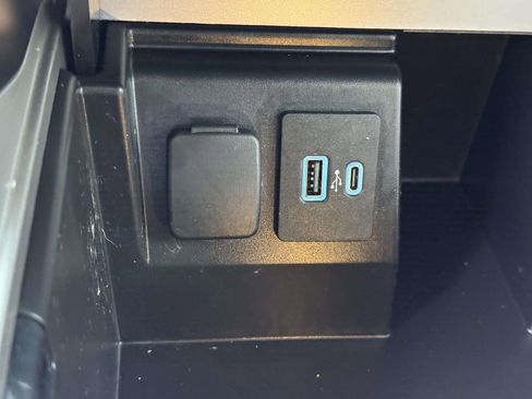 Used 2021 Ford Explorer 4WD image 8