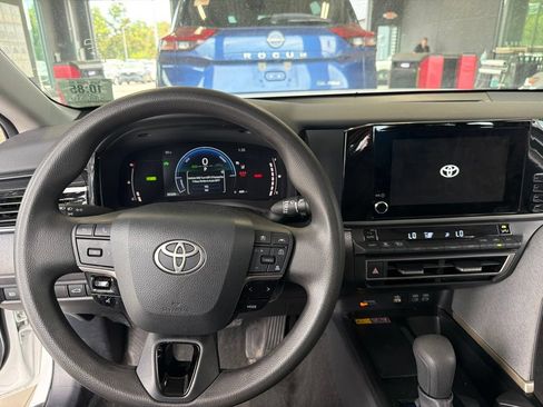 Used 2025 Toyota Camry LE FWD image 6