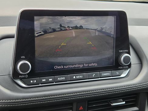 Used 2025 Nissan Rogue SV FWD image 46