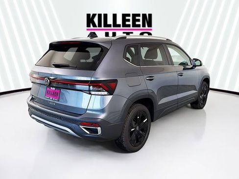 New 2026 Volkswagen Taos SE image 7