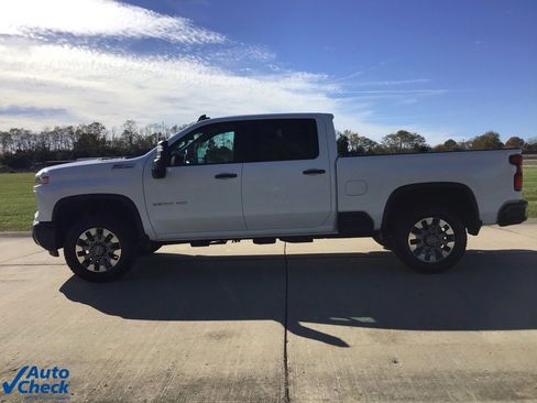 Used 2025 Chevrolet Silverado 2500 Custom w/ Custom Value Package image 9