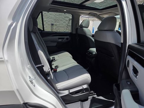 Used 2025 Honda Pilot Touring image 17