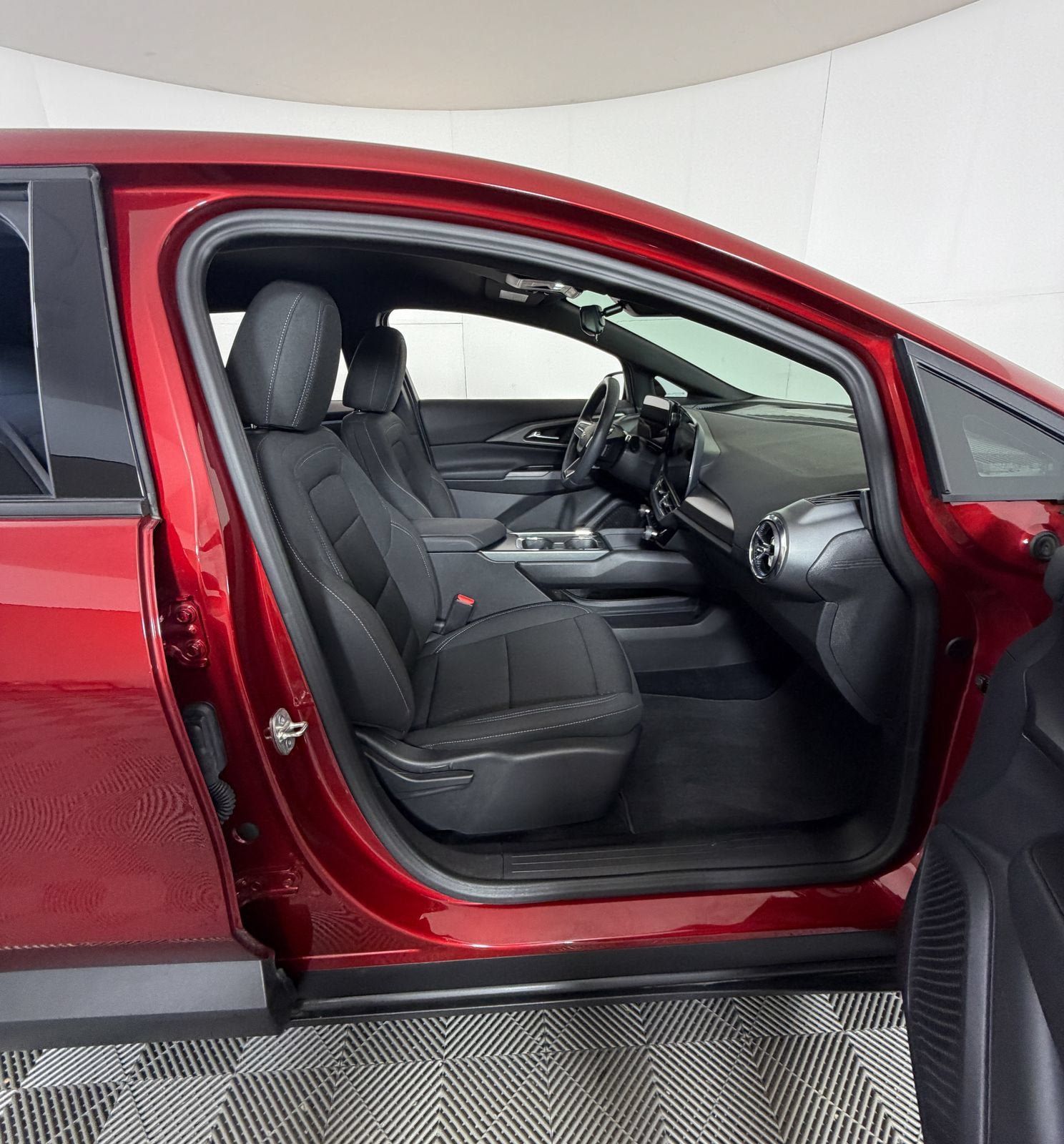 Certified 2025 Chevrolet Equinox EV LT FWD image 5