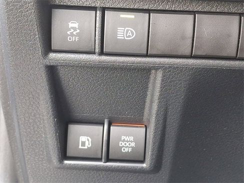 Used 2023 Toyota Sienna XLE image 26