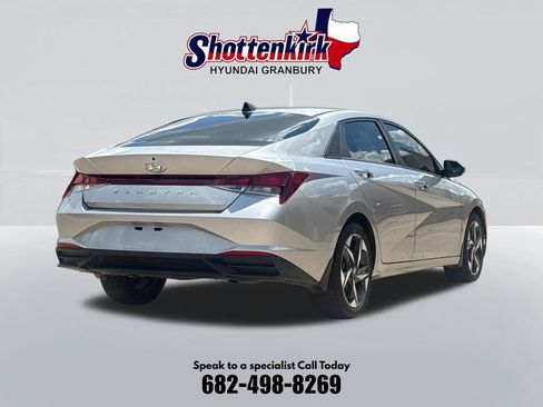 Used 2023 Hyundai Elantra SEL w/ Convenience Package FWD image 6