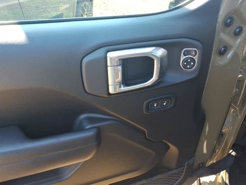 Used 2025 Jeep Wrangler Sport AWD/4WD image 15