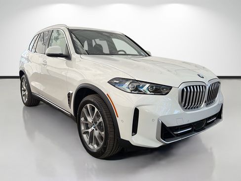 New 2026 BMW X5 sDrive40i image 1