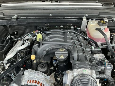 Certified 2022 Jeep Gladiator Sport AWD/4WD image 24