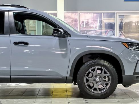 Used 2024 Honda Pilot TrailSport image 35