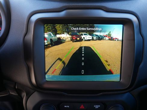 Used 2023 Jeep Renegade Latitude image 27