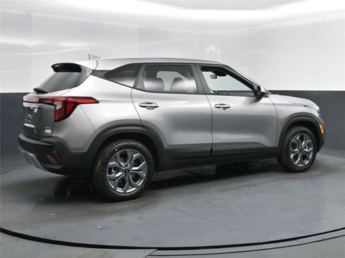 New 2026 Kia Seltos LX image 4