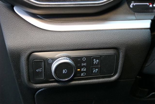 Used 2022 Ford Explorer XLT w/ Equipment Group 202A AWD/4WD image 16