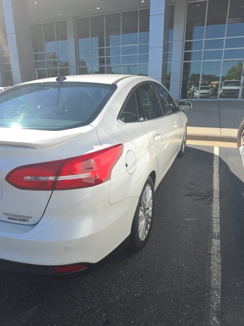 Used 2015 Ford Focus Titanium w/ Titanium Technology Package FWD image 4