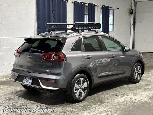 Used 2017 Kia Niro LX FWD image 6