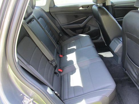 Used 2022 Volkswagen Jetta SE image 34