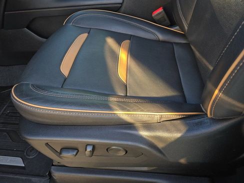 Used 2023 GMC Yukon AT4 w/ AT4 Premium Plus Package image 30